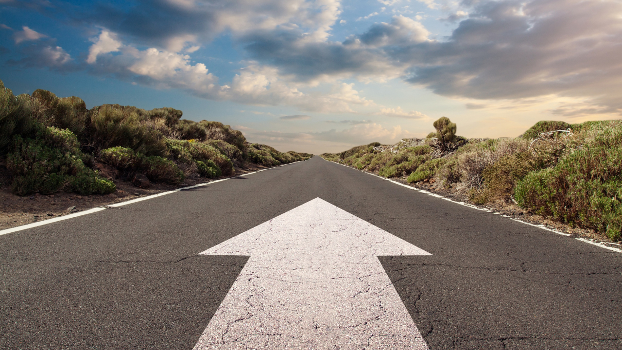 Arrow pointing down the highway towards the horizon
