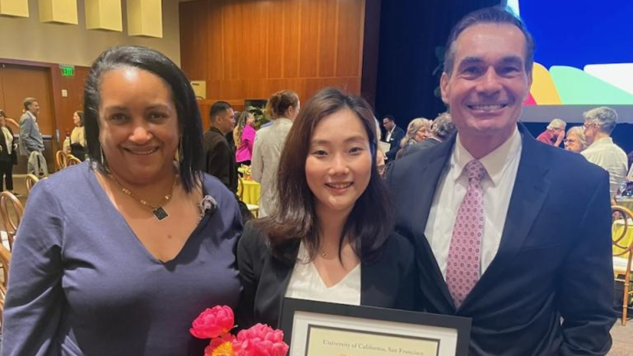 Student awardee Laura Fu with Dean Mike Reddy (right) and Vice Dean Eunice Stephens (left)