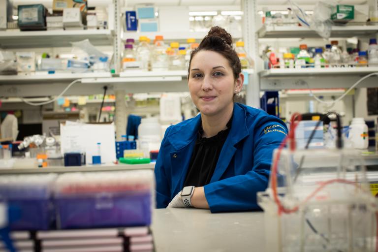 Dr. Erica Hutchins, PhD, leads pioneering research in the Department of Cell and Tissue Biology at UCSF Dentistry, focusing on the dynamics of cellular transitions.