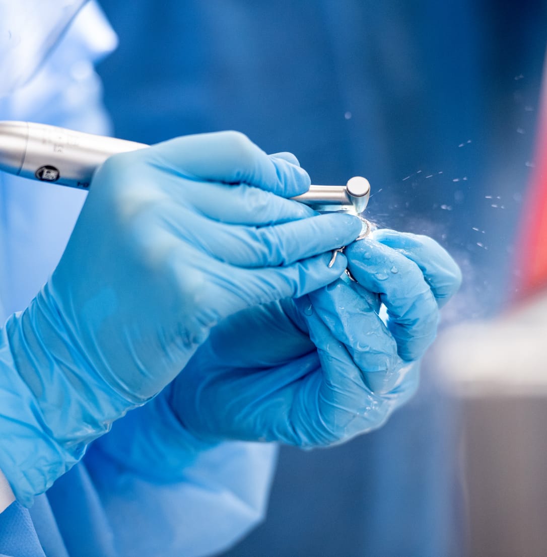 Meet the endodontics faculty.