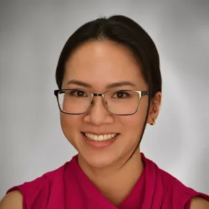 Julia Vu headshot