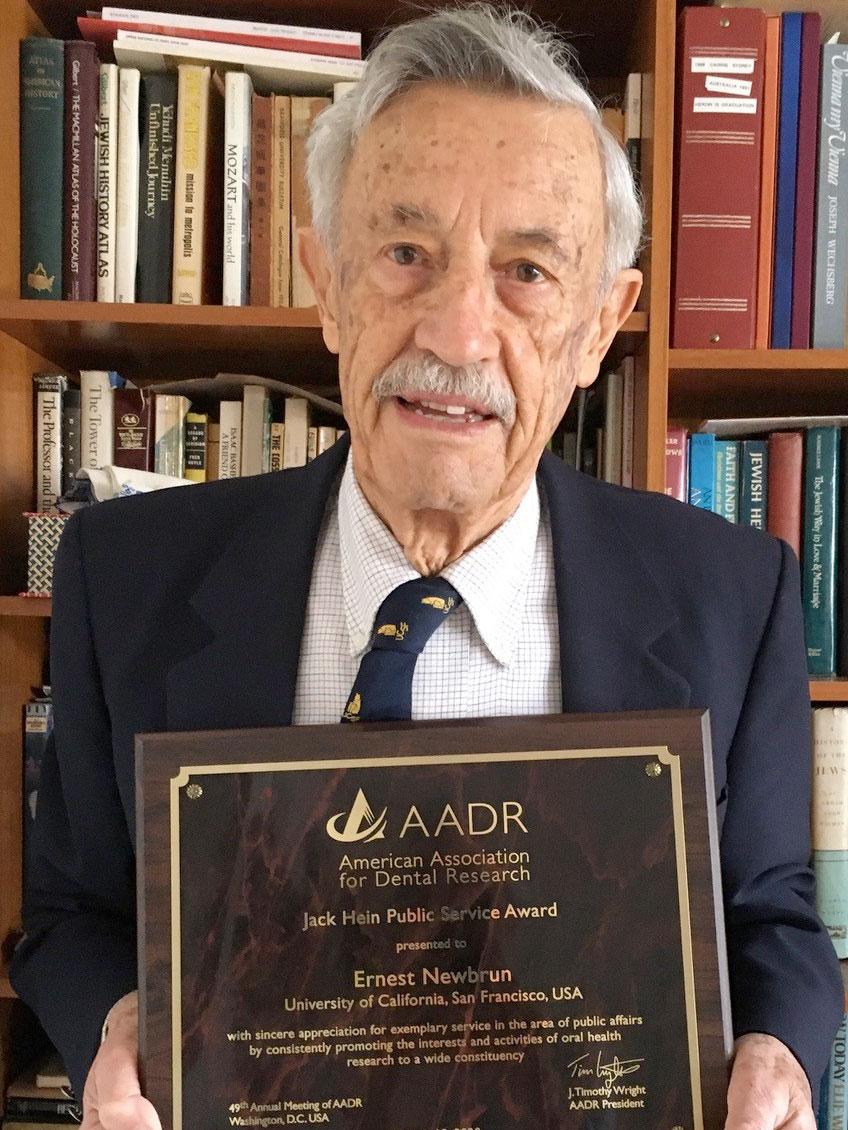 Dr. Ernest Newbrun receives AADR's Jack Hein Public Service Award.