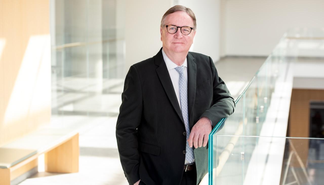 Photo of UCSF Chancellor Sam Hawgood